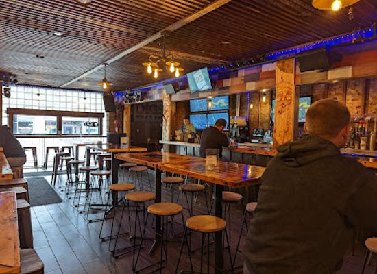 michigan/marquette/bar/digs