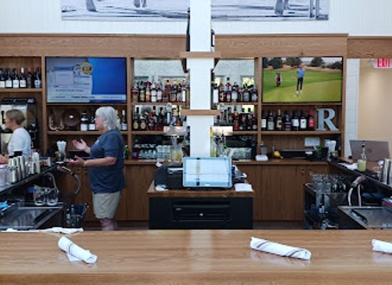 ohio/lake-erie-islands/bar/red-s-lakehouse