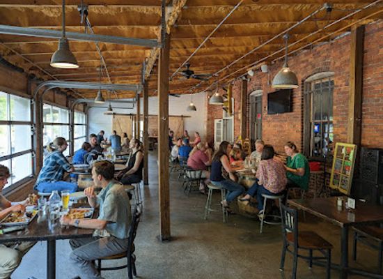 alabama/hill-country/bar/old-black-bear-brewing-company