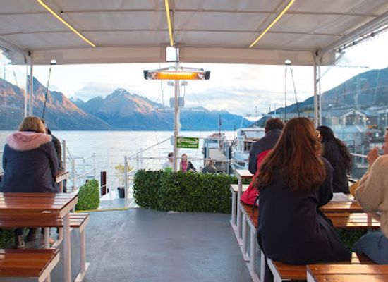 new-zealand/queenstown/bar/perky-s-floating-bar-queenstown
