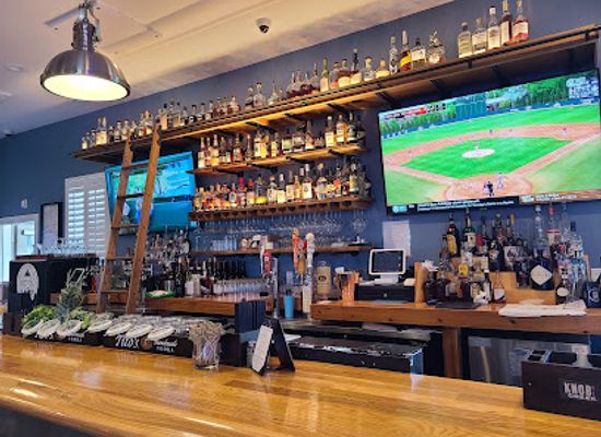 louisiana/honey-island-swamp/bar/eight60-wine-whiskey-bites