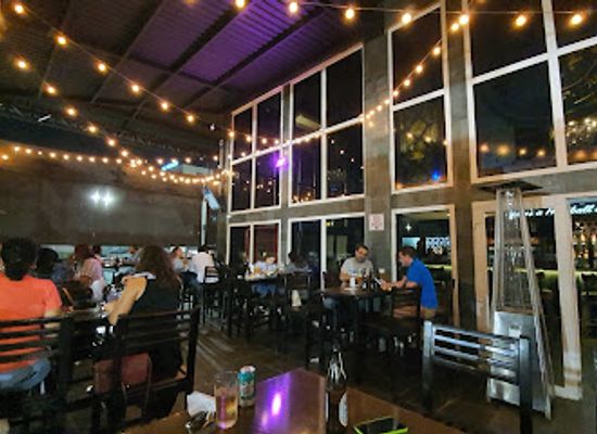honduras/colon-region/bar/the-pub-by-beer-box