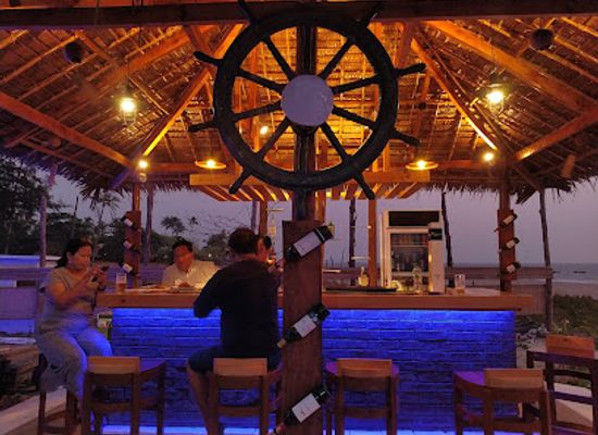 myanmar-burma/ngwe-saung-beach/bar/captain-s-bar