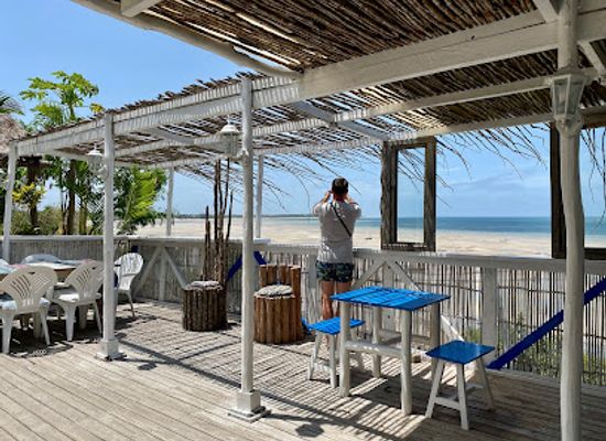 mozambique/gorongosa-national-park/bar/johnson-s-beach-bar-accomodation