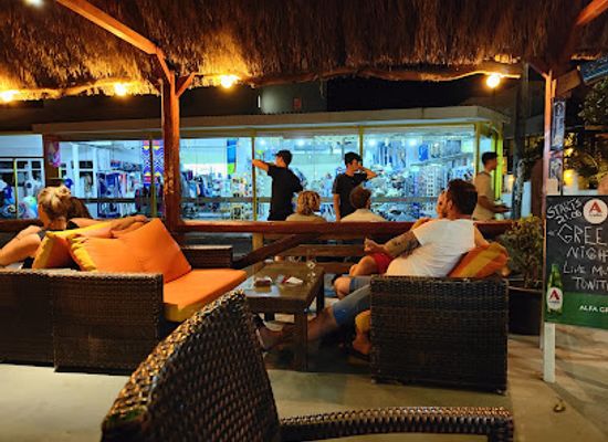 greece/santorini/perissa/bar/bob-s-bar