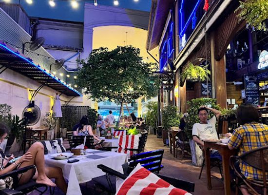 thailand/bangkok/rattanakosin/bar/buddy-beer-wine-bar-grill