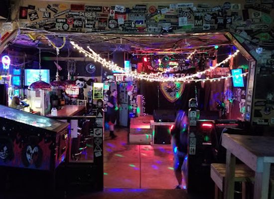 kansas/chautauqua-hills/bar/the-legendary-boobie-trap-bar-est-1993