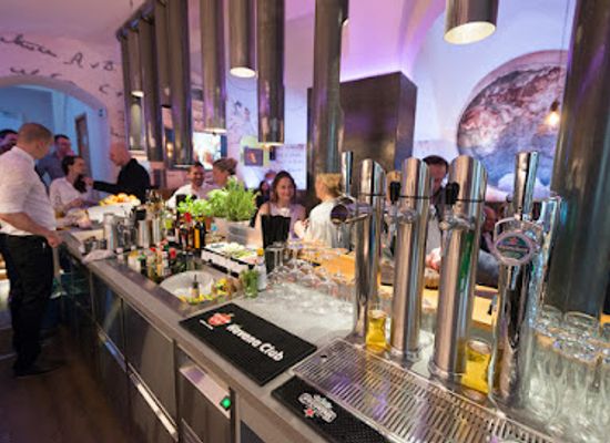 austria/salzburg/riedenburg/bar/darwin-s-cafe-bar