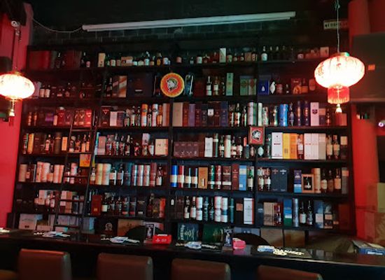 cambodia/phnom-penh/bar/mao-s-bar