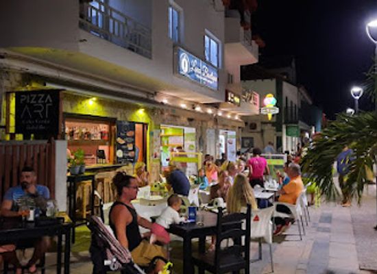 cabo-verde/santa-maria-beach/bar/pizza-art-food-drinks-cabo-verde