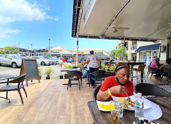 jamaica/st-thomas-lowlands/bar/uncorked
