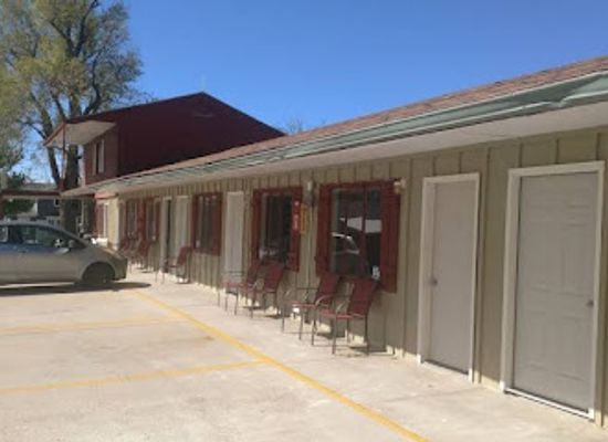 wyoming/hot-springs-county/bar/roundtop-mountain-vista-cabins-and-motel