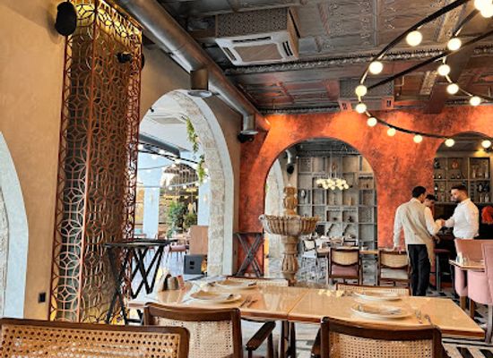 iraq/zagros-mountains/bar/laylaki-lebanese-restaurant