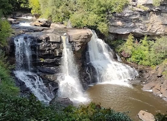 west-virginia/blackwater-falls-state-park/bar/blackwater-falls-boardwalk