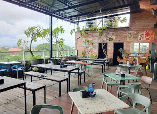 indonesia/south-kalimantan/bar/people-s-place-rooftop-lounge