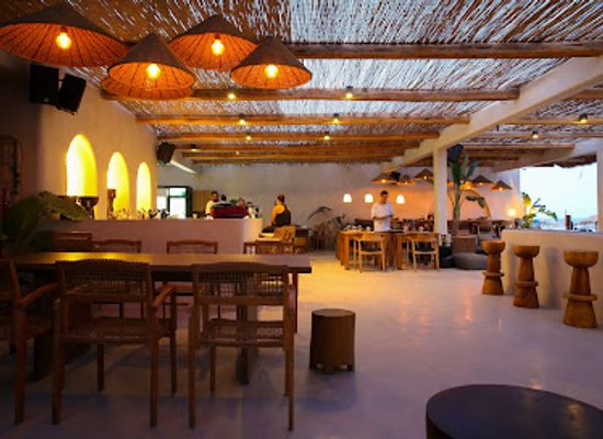 greece/santorini/bar/wet-stories