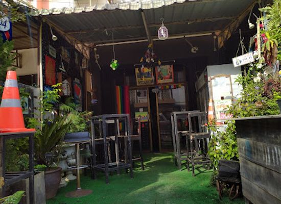 laos/golden-triangle/bar/the-office-bar-tapas