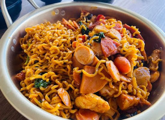 myanmar-burma/chin-state/bar/eomma-noodle-bar