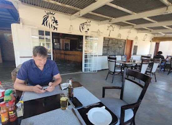 zambia/livingstone/bar/the-old-the-old-farm-house