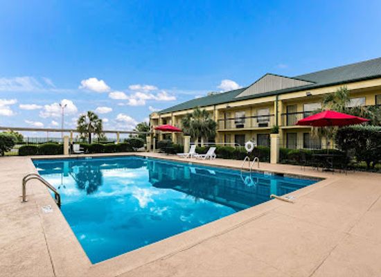 alabama/lake-eufaula/bar/quality-inn-suites-near-lake-eufaula