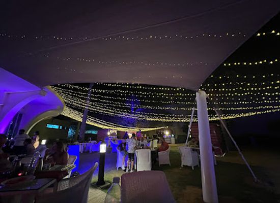 qatar/al-thakira-mangroves/bar/azraq-restaurant