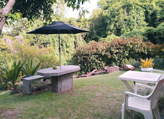 grenada/sauteurs/bar/lina-s-hideaway-bar