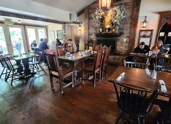 connecticut/mohawk-mountain-ski-area/bar/the-white-horse