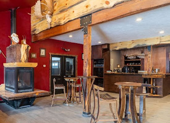 montana/the-flathead/bar/white-raven-winery-and-vineyard