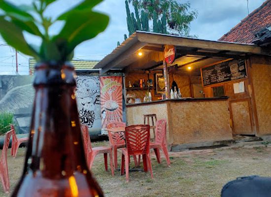 indonesia/pulau-moyo/bar/dogtown-rock-bar