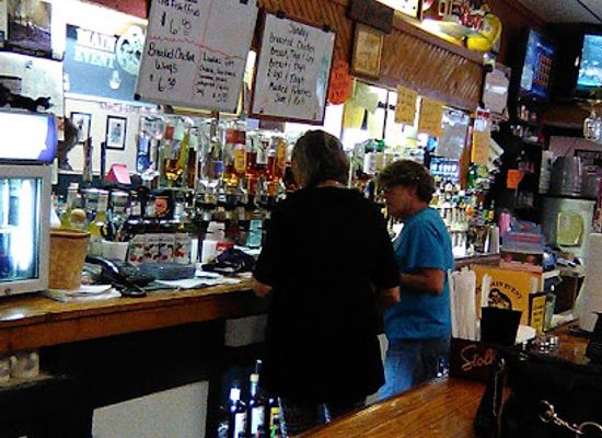 ohio/hocking-hills/bar/main-event