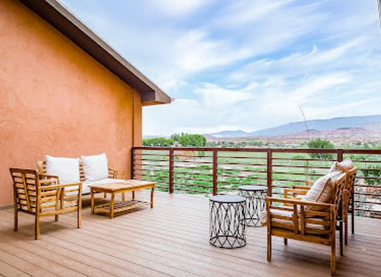 utah/capitol-reef-national-park/bar/red-sands-hotel-and-spa