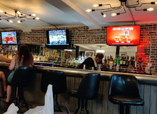 michigan/the-thumb/bar/lake-street-local