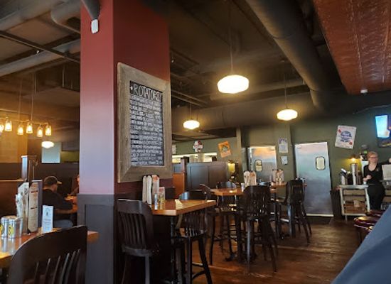 minnesota/lake-superior-s-north-shore/bar/crooked-pint-ale-house