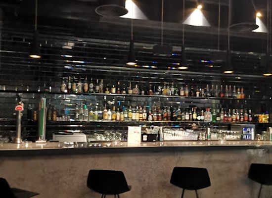 bahrain/manama/bar/elements-pool-lounge