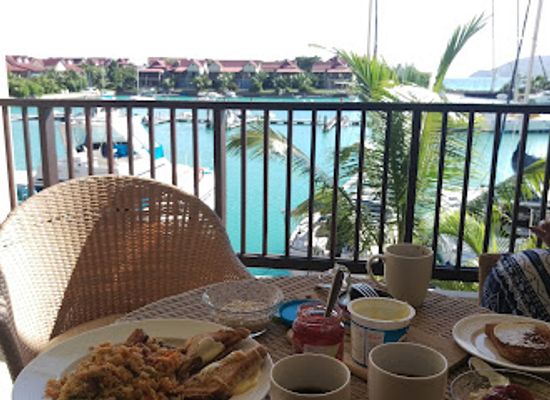 seychelles/victoria/bar/bourgeois-bar-lounge-at-eden-bleu-hotel