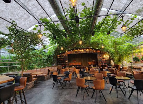 iceland/landmannalaugar/bar/vinstofa-frioheima-winebar-bistro