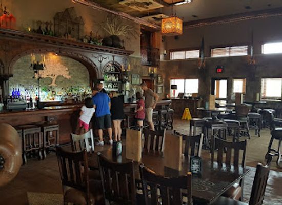 illinois/shawnee-hills/bar/tasting-room-at-walker-s-bluff
