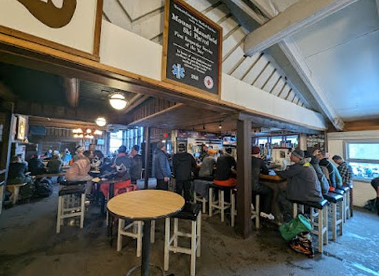 vermont/stowe-mountain-resort/bar/the-den
