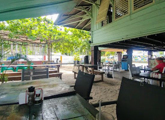 suriname/brokopondo-reservoir/bar/zus-zo