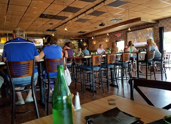 kansas/cherokee-lowlands/bar/louie-s-wine-dive-and-kitchen-119