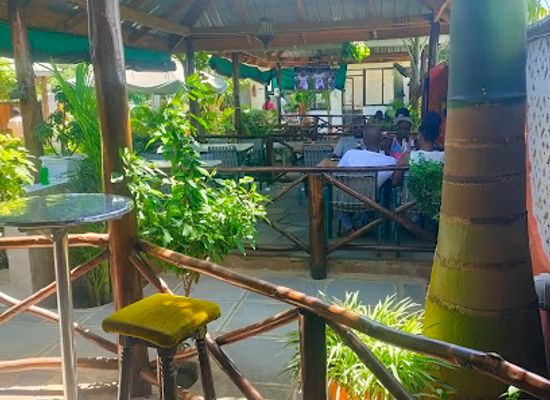kenya/lake-victoria-basin/bar/tres-beer-garden-one-world-hotels