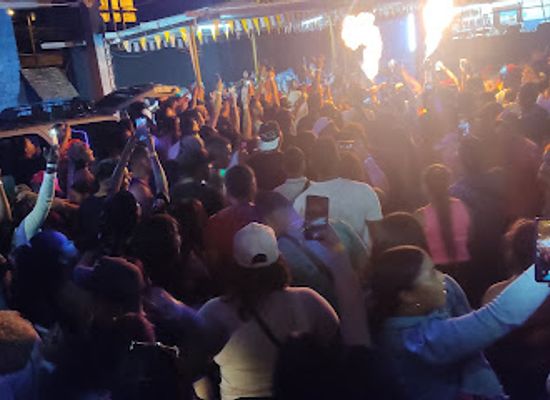 panama/gamboa/bar/mil-amores
