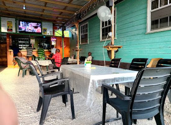 barbados/crane-beach/bar/delon-s-roti-bar