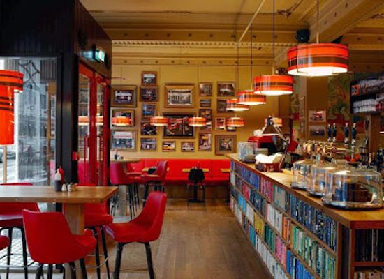 iceland/highlands/bar/the-laundromat-cafe