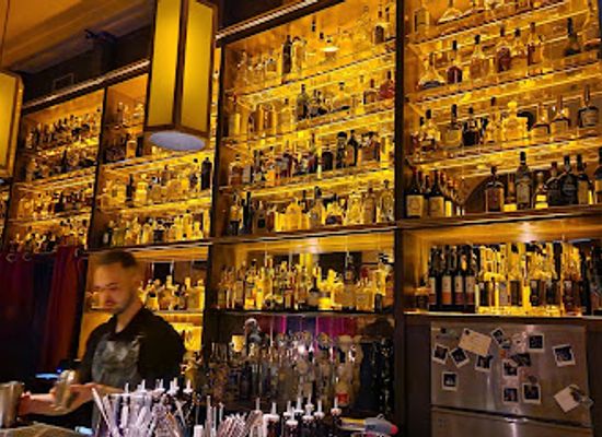 hungary/kunsag/bar/black-swan-budapest
