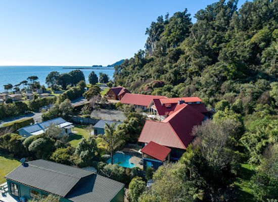 new-zealand/abel-tasman-national-park/bar/ratanui-lodge