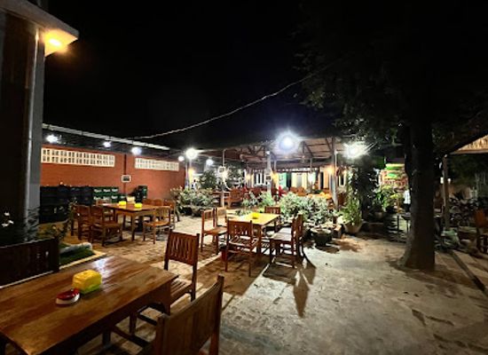 myanmar-burma/bagan/nyaung-u/bar/harmony-bbq