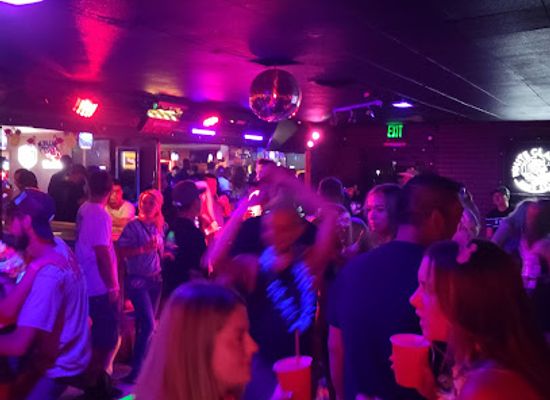 california/redding/bar/hen-house