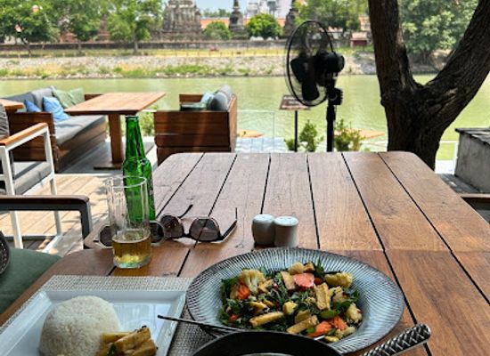 thailand/ayutthaya/wat-phra-si-sanphet/bar/eatery-and-bar
