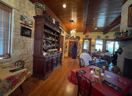 texas/edwards-plateau/bar/the-laurel-tree